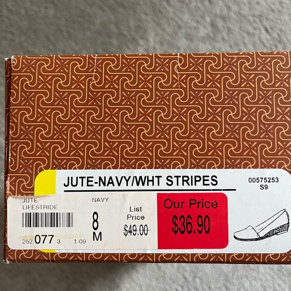 New never worn Life Stride W8 shoes - Picture 4 of 4